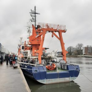 An der Rettung von über 37.000 Menschen war die Seenotrettungsorganisation Sea Watch seit 2015 beteiligt. Erst einen Tag vor der Schiffstaufe wurden erneut 121 Menschen durch die SeaWatch3 gerettet